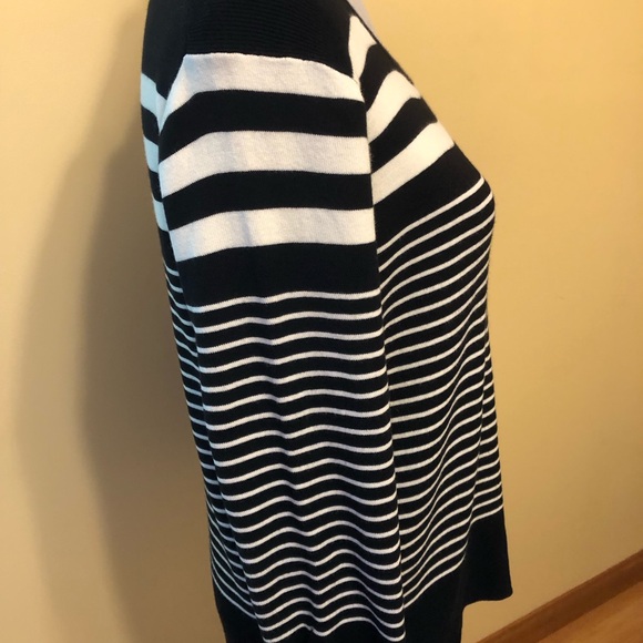 Size LP three-quarter sleeve black and white striped shirt. - Picture 2 of 9
